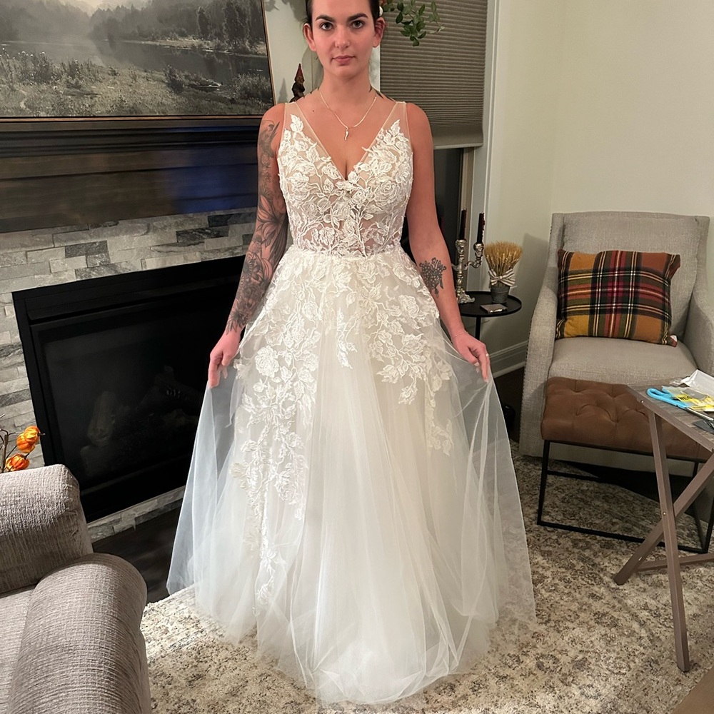 Brand new wedding dress